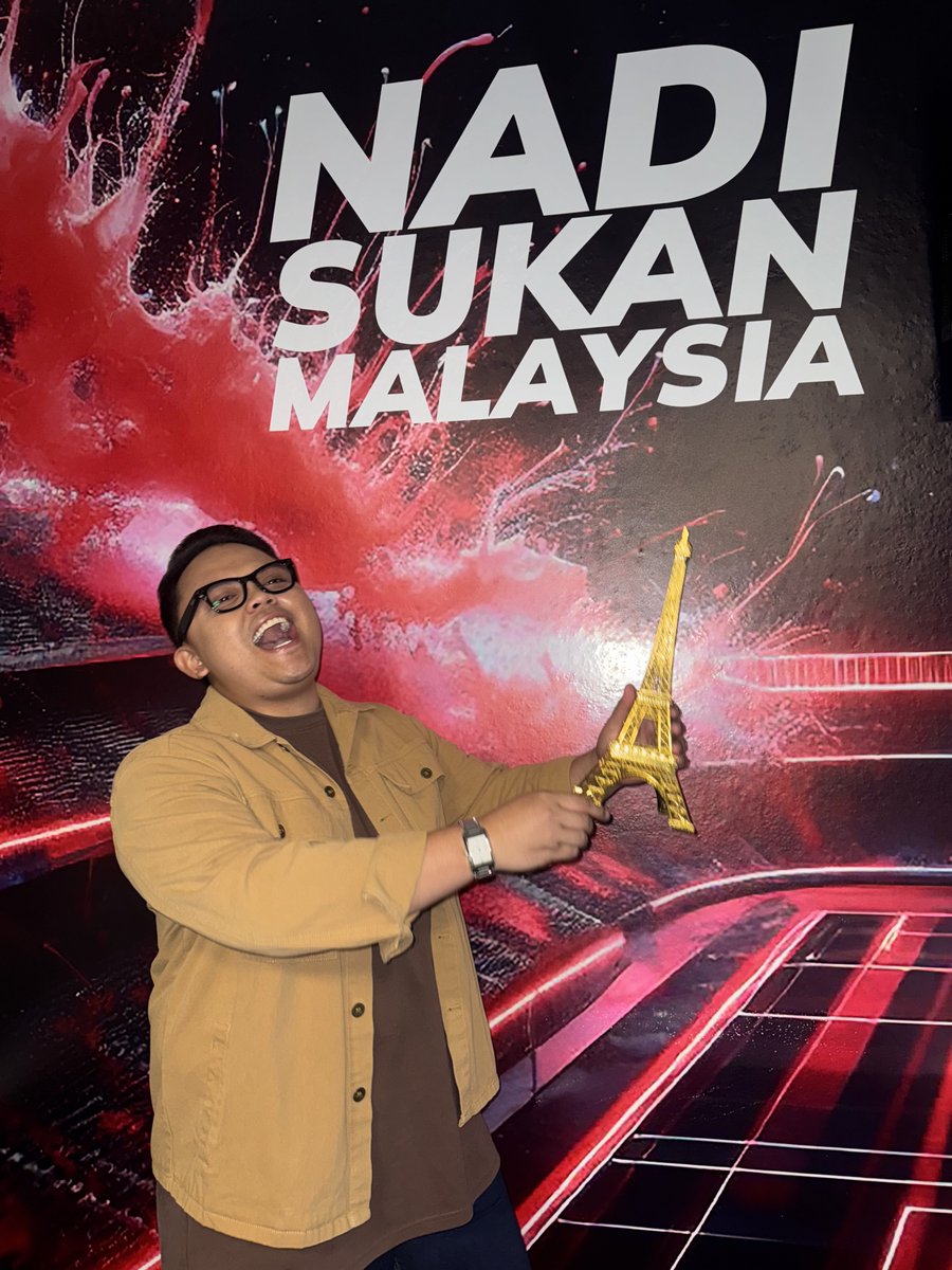 Amboi Zaki nampak excited betul ye nak pergi Paris? Dan sebab itulah Zaki pun excited nak share dengan korang perkembangan Tour De France! 

Dengar cerita 'public enemy', Tadej Pogacar jatuh kedudukan ranking terkini? 

Haa nantikan berita penuh dalam Nadi World, 12 tengah hari!