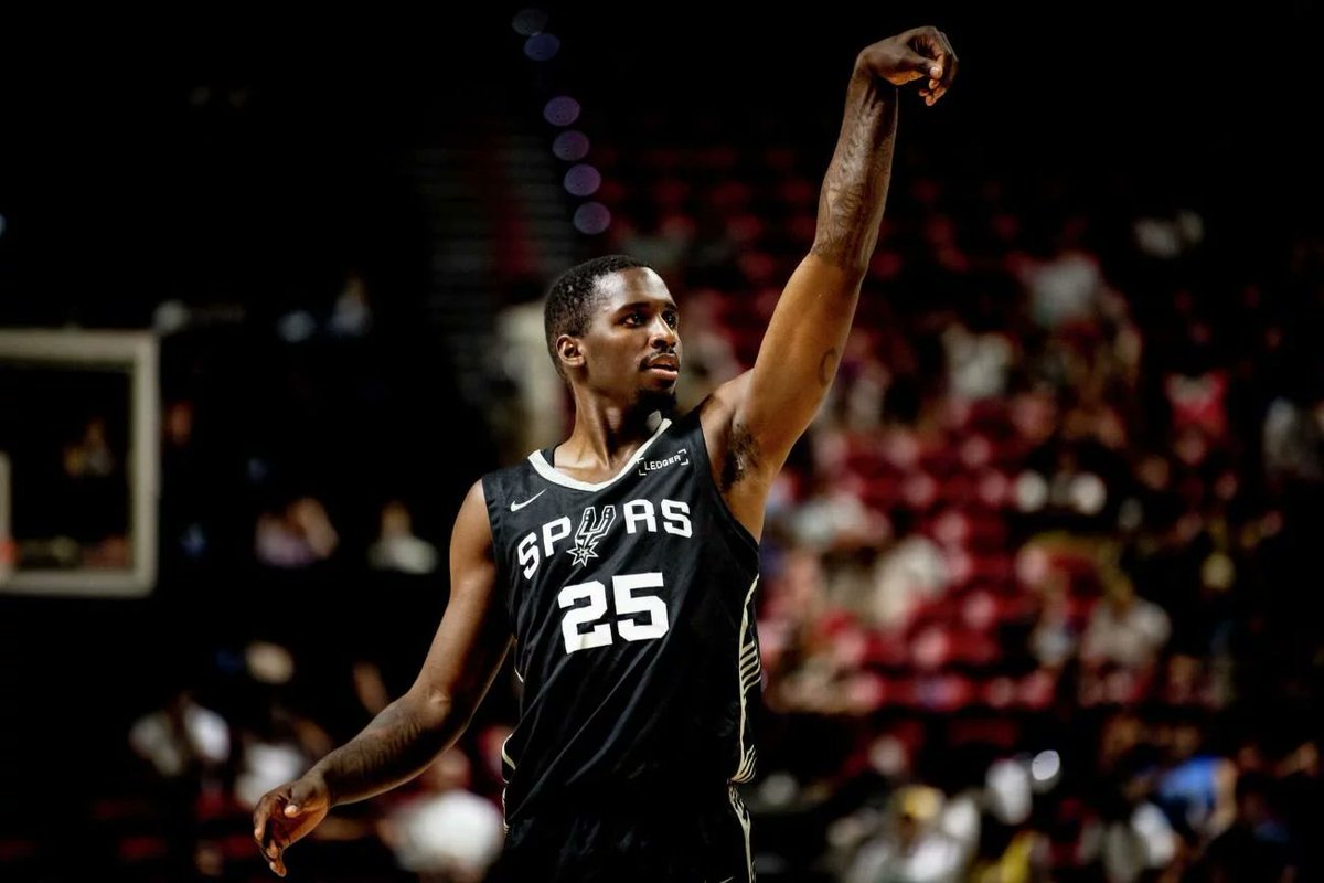 CharlysMendez's tweet image. 28pts 6reb 4ast 10-19FG 5-11 de 3 #NBA #SummerLeague #spurt #SanAntonio