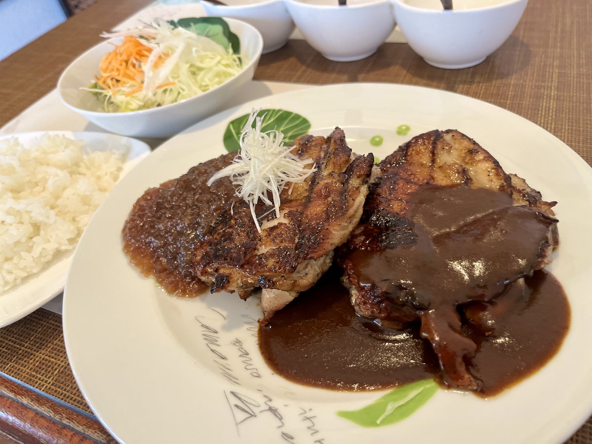 Mtgod10's tweet image. 神奈川県開成町

備長グリル &quot;もん Mon&quot;さん

チキンステーキ

“ダブルチキン ～和風・デミグラス～”😋

美味しいぃぃぃ～😋 外パリパリ 中やわらか

grillmon.com

#開成町 #開成町ランチ #開成町テイクアウト #近江牛 #もん #グリルもん #ＭＯＮ