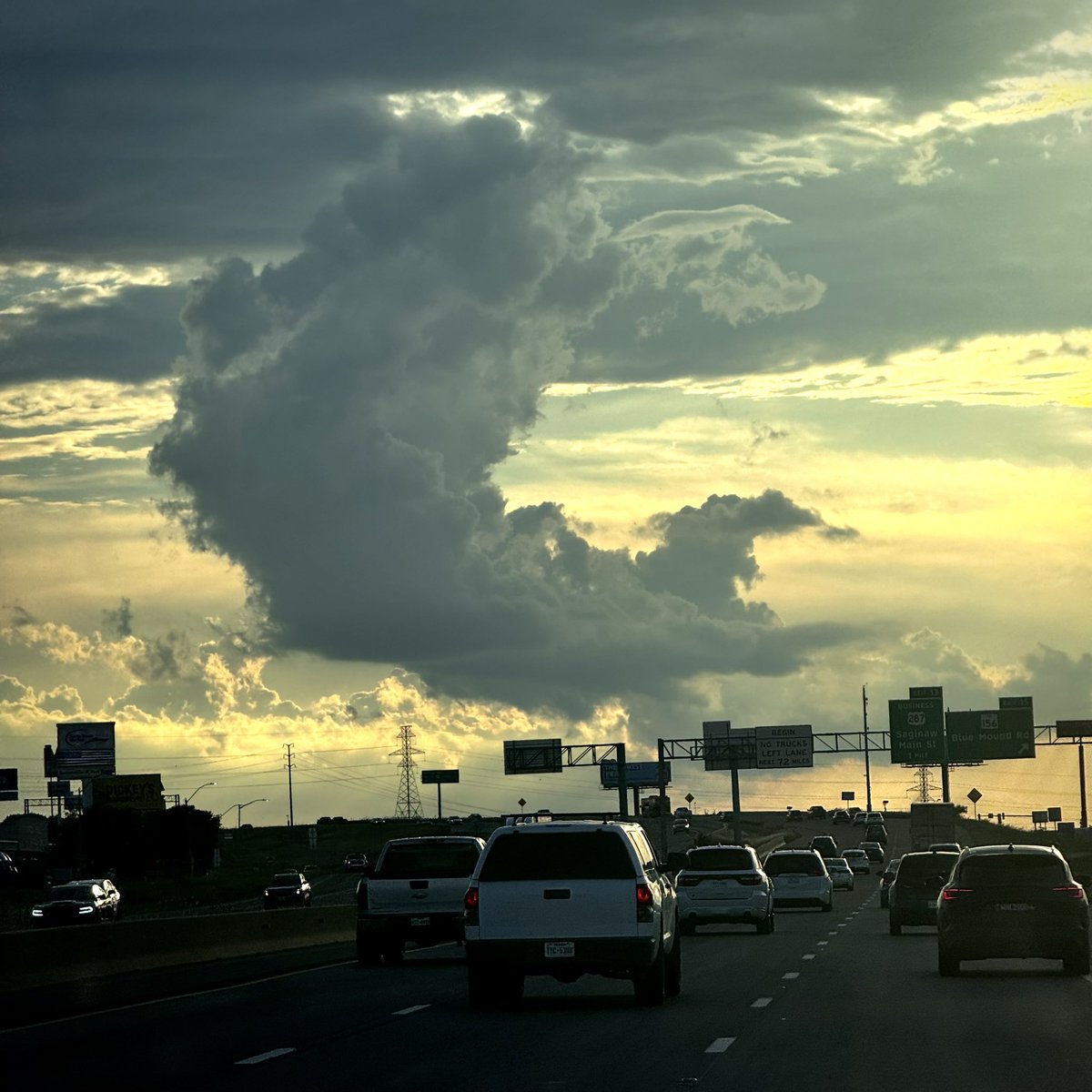 Zarhle1's tweet image. Weird ass cloud I saw earlier