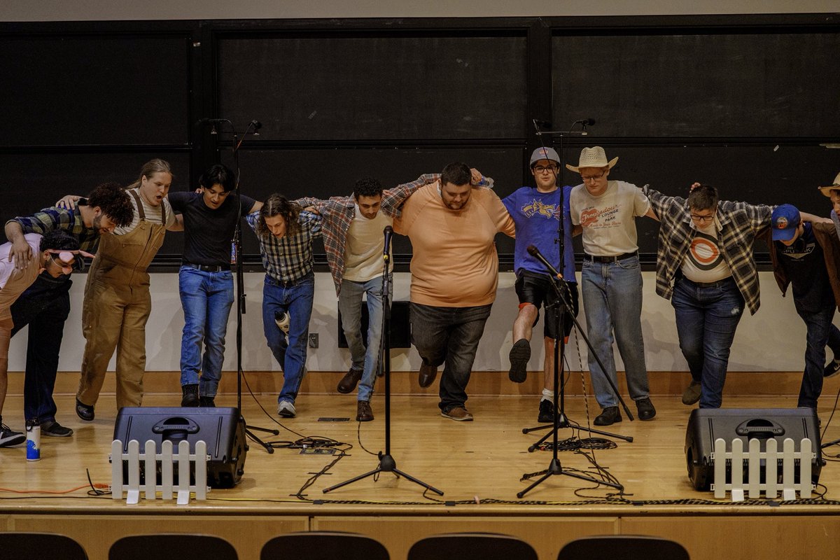 8 to the Bar stuns in newly unearthed photo of their signature “clumsy bow.”

To our knowledge, Taylor Swift does not have a similar gimmick.