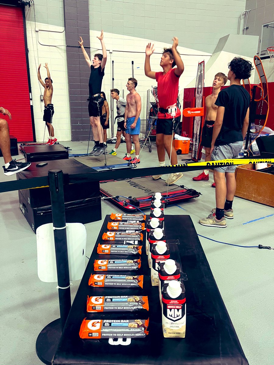 Coach_Croft12's tweet image. After a great weightroom session and @TeamVertimax workout, we appreciate @Gatorade and @MuscleMilk for helping refuel our guys! #Mayfield🏀