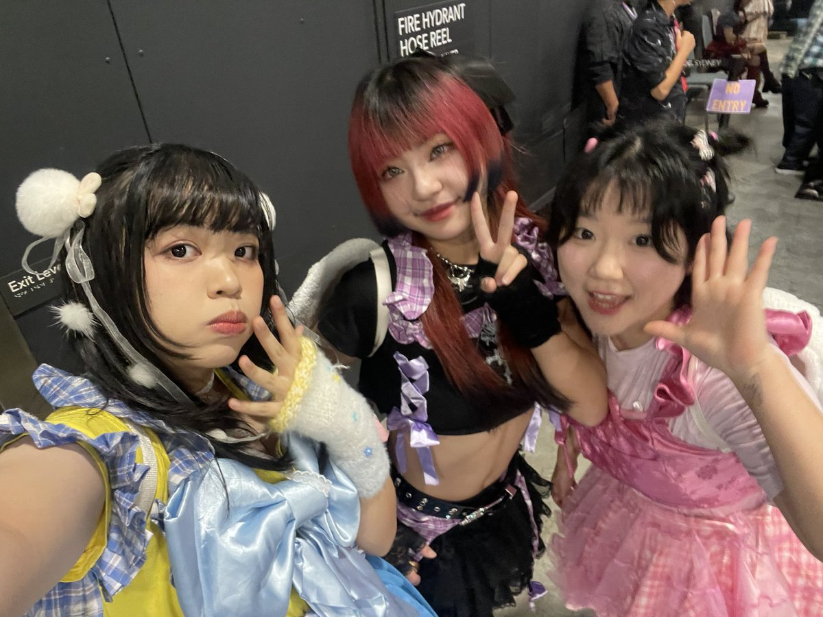 cococaffed's tweet image. Thank you all so much for a wonderful Smash💛💛💛
Smash this year was so magical, I had such a great time 💛💛💛
Being able to perform and stand on stage again with Miu and Yumeka and seeing everyone again! I missed it all so much!!Tabling and seeing Shidomi in person as well💙💙