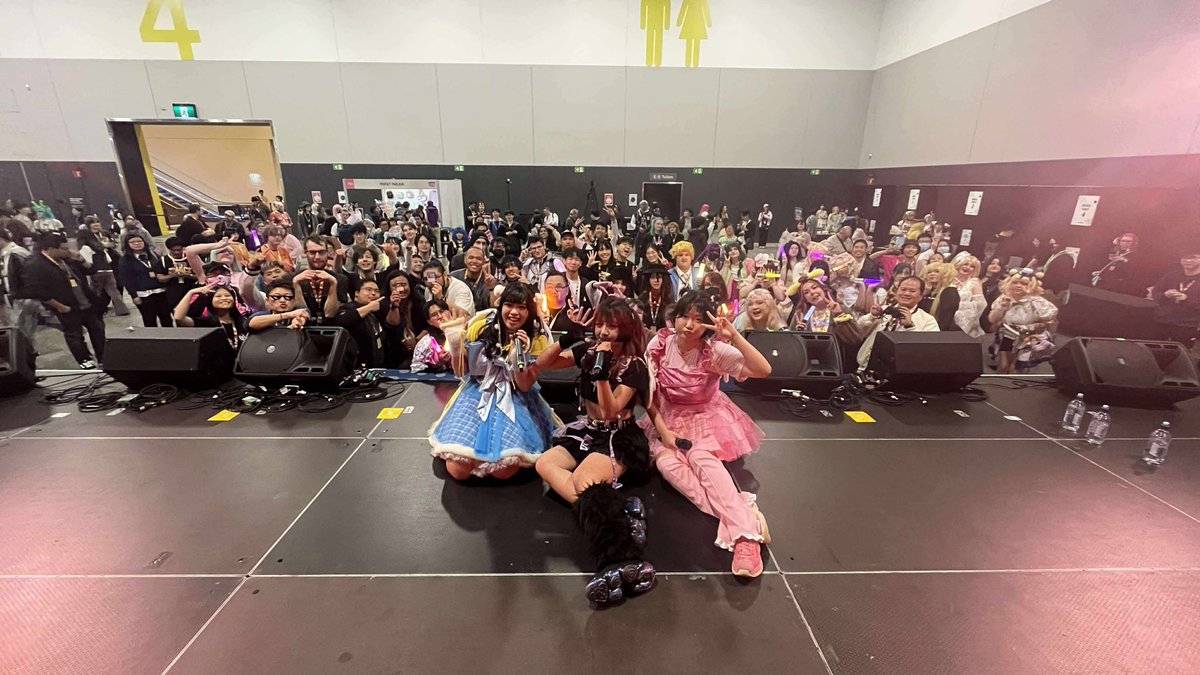 cococaffed's tweet image. Thank you all so much for a wonderful Smash💛💛💛
Smash this year was so magical, I had such a great time 💛💛💛
Being able to perform and stand on stage again with Miu and Yumeka and seeing everyone again! I missed it all so much!!Tabling and seeing Shidomi in person as well💙💙