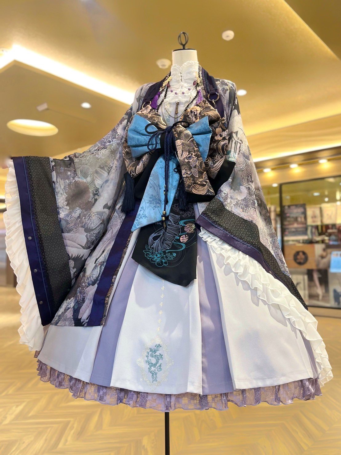 訳あり美品です☆Ozz On☆オッズオン☆チャイナシリーズ☆羽織☆エレガント 𝐎𝐳𝐳 𝐎𝐧𝐞𝐬𝐭𝐞 ☨新宿サブナード店☨ on X: 