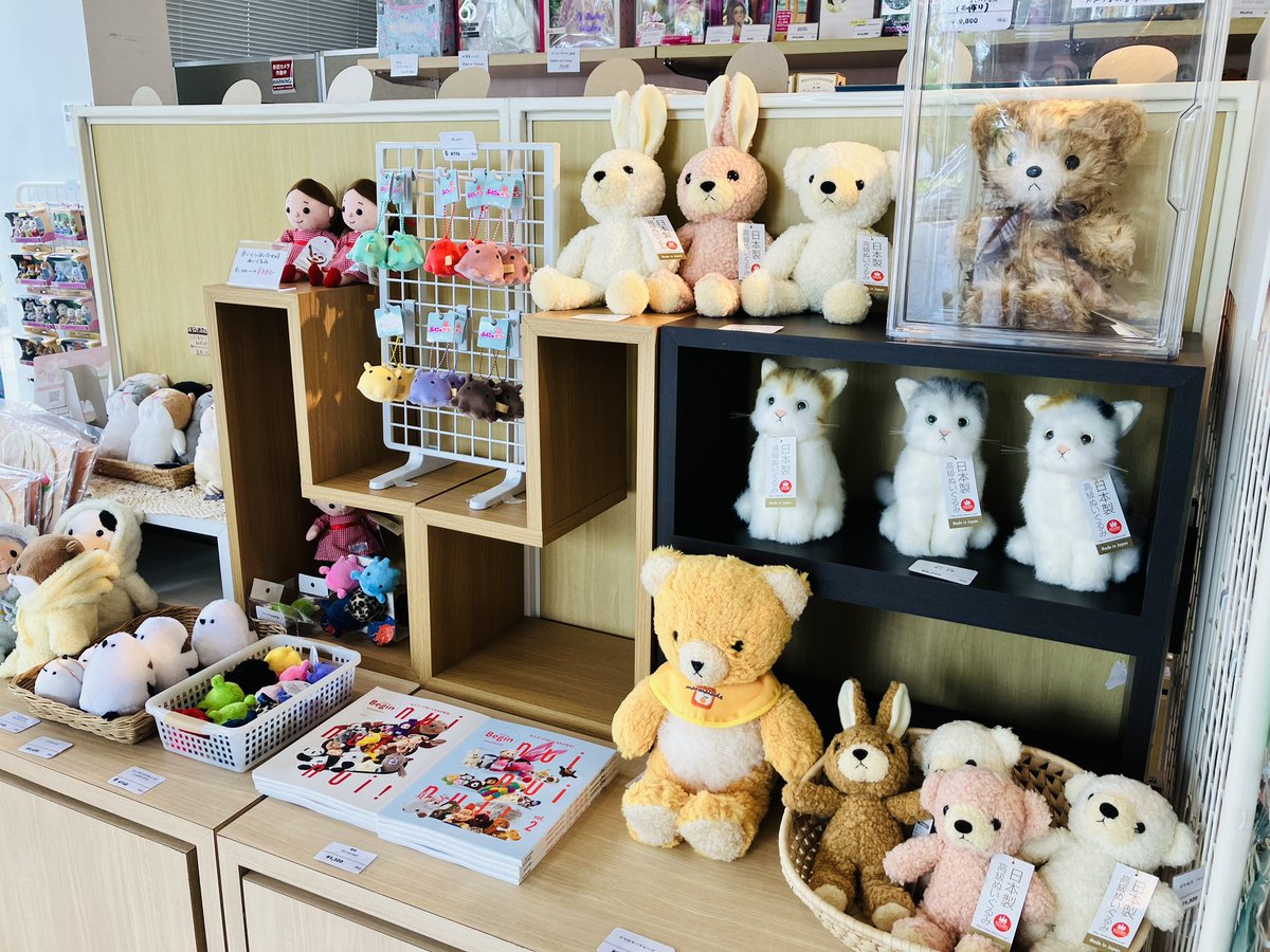 横浜人形の家 1階ショップ】 現在開催中の「ぬいぐるみ動物園」展に 