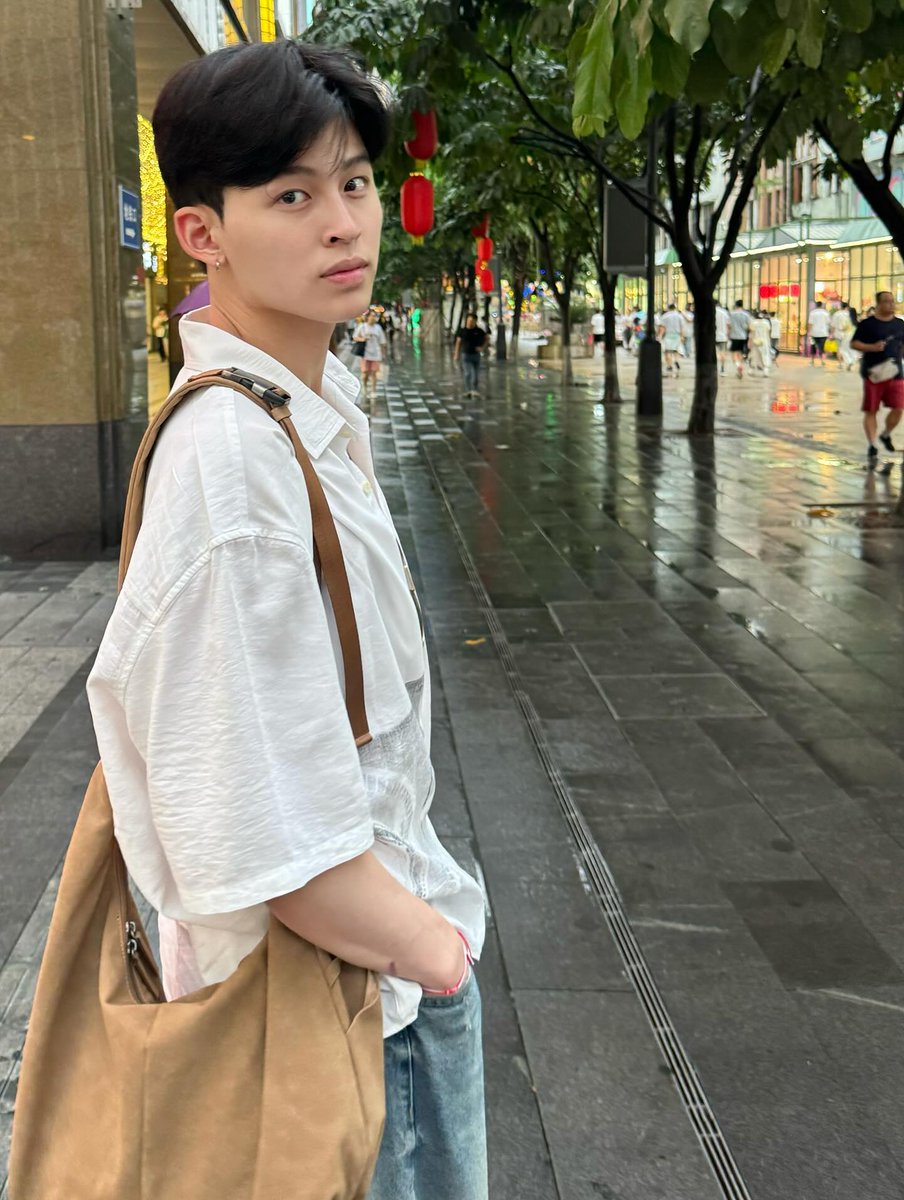 ปังปอนด์ไม่สบายดีขึ้นรึยังนะ วันนี้มีงานหรือมีเรียนมั้ย ขอให้วันนี้ผ่านไปได้ด้วยดี ดื่มน้ำเยอะๆ หายไวๆนะคับ 🫶🏻🫶🏻🫶🏻

#ppnaravit <a href="/ppnaravit/">ppnaravit</a>