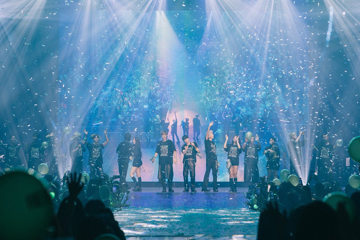 [IN SEOUL]

안녕하세요, FIVE O ONE입니다.
꿈만 같았던 20주년 콘서트, 양일간의 공연이 막을 내렸습니다.

#FIVE_O_ONE #FIVEOONE #파이브오원 #CONCERT
#KIMHYUNJOONG #HEOYOUNGSAENG #KIMKYUJONG