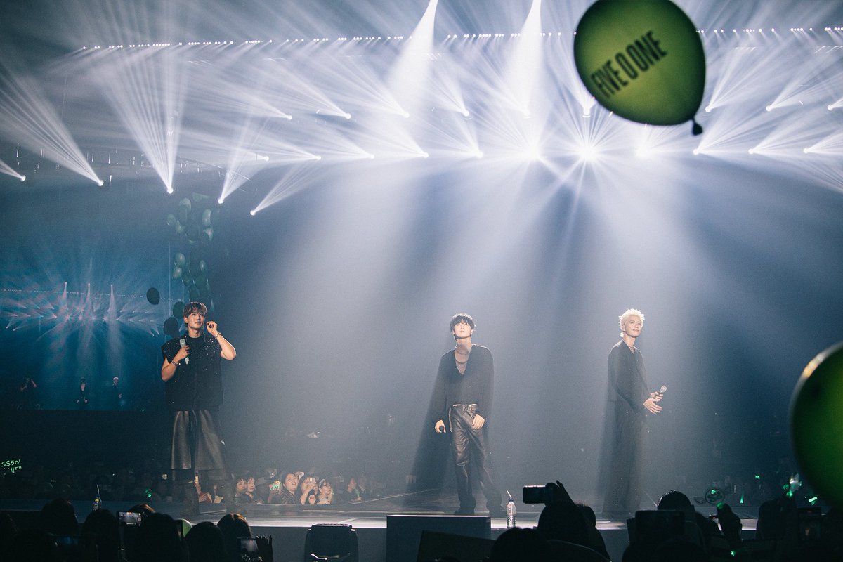 FIVEOONE_offcl's tweet photo. [IN SEOUL]

20년이라는 시간 동안 변함없는 믿음과 아낌없는 사랑을 보내주신 모든 팬 여러분께 진심으로 감사드립니다.

#FIVE_O_ONE #FIVEOONE #파이브오원 #CONCERT
#KIMHYUNJOONG #HEOYOUNGSAENG #KIMKYUJONG https://t.co/mjv8JrHV7g
