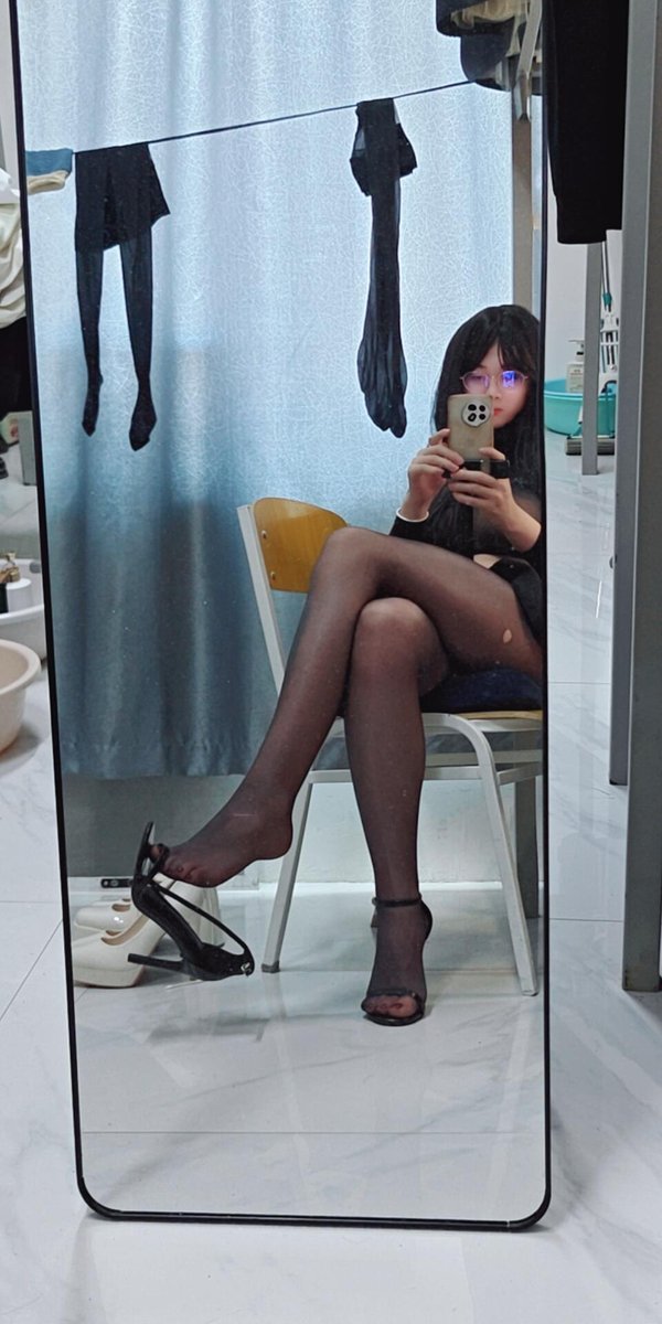 放暑假咯🖤你们心心念念的沫染Sama回来啦🖤准备好无脑🧠上贡吧🖤
#ATM打钱奴 #上贡奴 #提款机奴 #文媛 #足交  #榨精 #调教 #洗脑 #曝光 #性幻想 #调教 #寸止 #羞辱 #压榨 #sm #指令 #诱惑 #丝袜 #伪娘 #男娘 #文媛