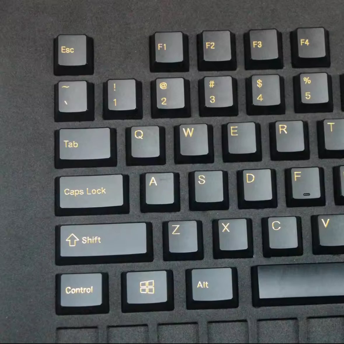 FAL_ReCODE's tweet image. HI U Mのアルミ合金キーキャップいつか買いたいな🙄