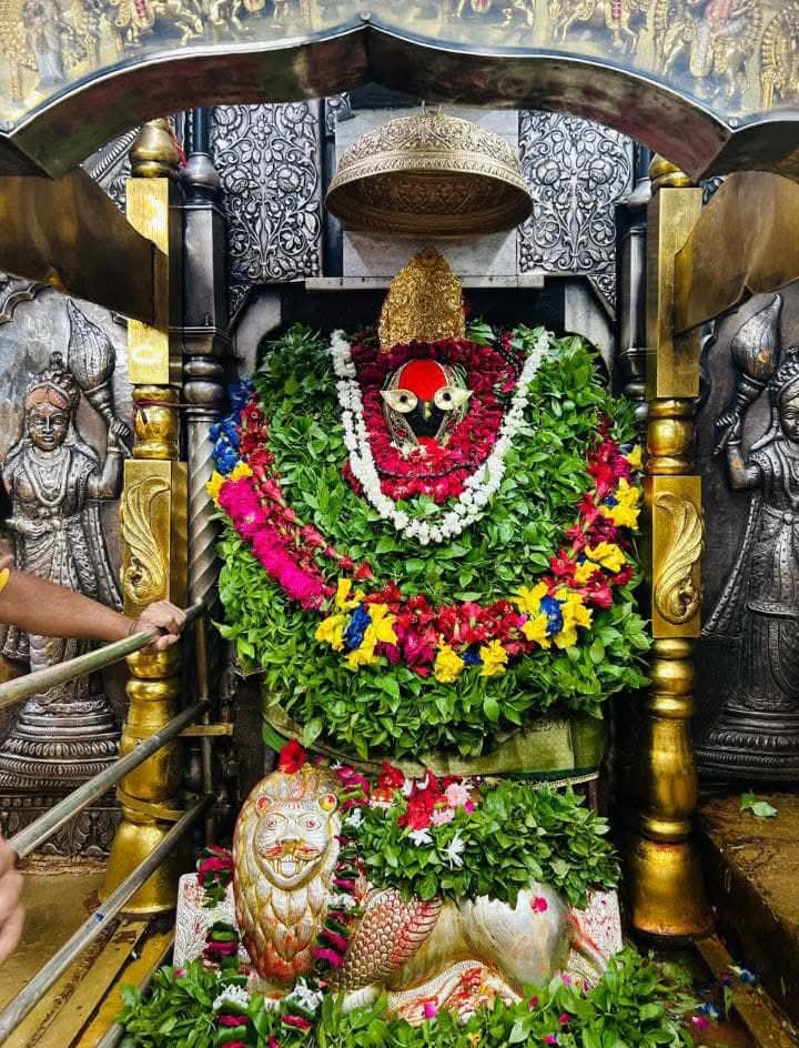 SUDHAKAR DUBEY (@dubeysudhakar11) on Twitter photo आज दिनांक 15/07/2025 मंगलवार के दिन करिये माँ के मंगला आरती का दिव्य दर्शन। 
            जय माँ विंन्ध्यवासिनी 🙏🥹🚩
माँ सेवक सुधाकर दुबे🙏🙏
#Jaymatadi #JaymaaVindyvasini आज दिनांक 15/07/2025 मंगलवार के दिन करिये माँ के मंगला आरती का दिव्य दर्शन। 
            जय माँ विंन्ध्यवासिनी 🙏🥹🚩
माँ सेवक सुधाकर दुबे🙏🙏
#Jaymatadi #JaymaaVindyvasini