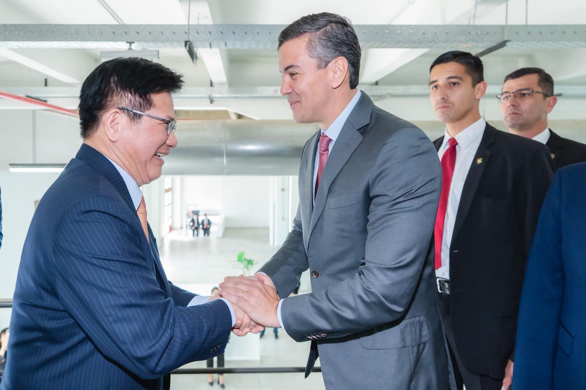 chia_lung's tweet image. During my meeting with President @SantiPenap, he reaffirmed Paraguay’s resolve to stand firm against external pressure and expressed interest in learning from Taiwan’s model. I outlined four key cooperation areas, and we look forward to even closer #Taiwan–#Paraguay ties.