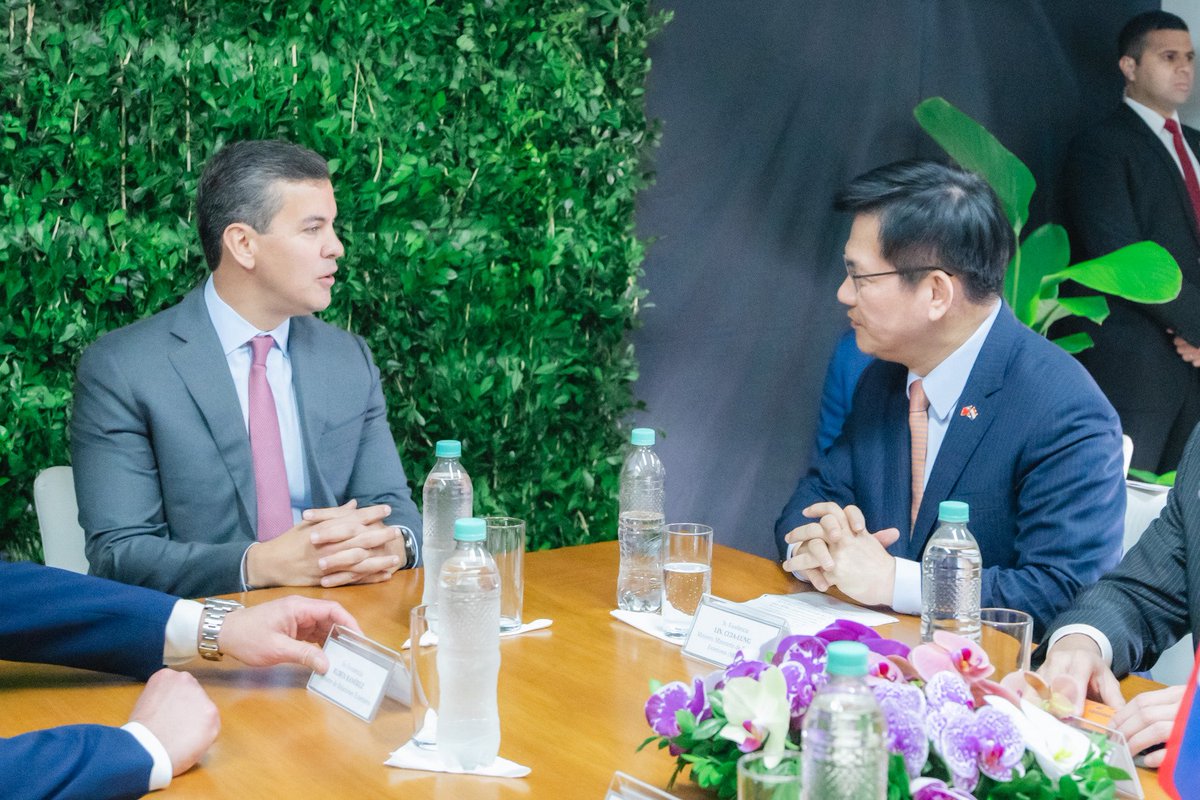 chia_lung's tweet image. During my meeting with President @SantiPenap, he reaffirmed Paraguay’s resolve to stand firm against external pressure and expressed interest in learning from Taiwan’s model. I outlined four key cooperation areas, and we look forward to even closer #Taiwan–#Paraguay ties.