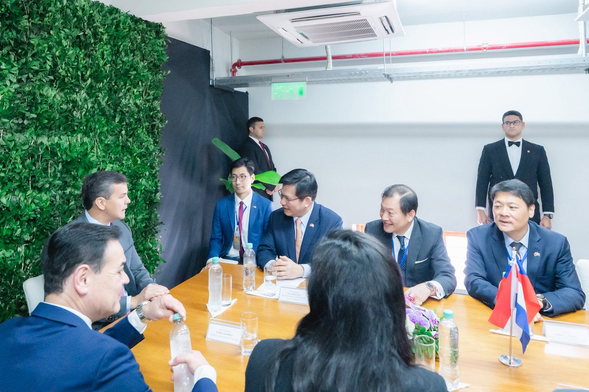 chia_lung's tweet image. During my meeting with President @SantiPenap, he reaffirmed Paraguay’s resolve to stand firm against external pressure and expressed interest in learning from Taiwan’s model. I outlined four key cooperation areas, and we look forward to even closer #Taiwan–#Paraguay ties.