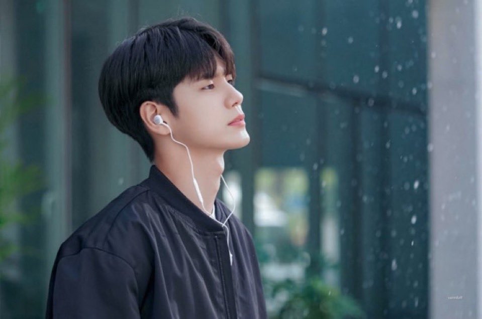 OSW_GLOBAL's tweet photo. The KBS one-act drama titled *Love: Track*, it will meet viewers with a total of 10 episodes, each 30 minutes long. The series covers various love stories, and Ong Seongwu will appear in a story with title: "First Love is a Wired Earphone", leading the drama.
#ONGSEONGWU #옹성우 https://t.co/C0K7Mkcc3u
