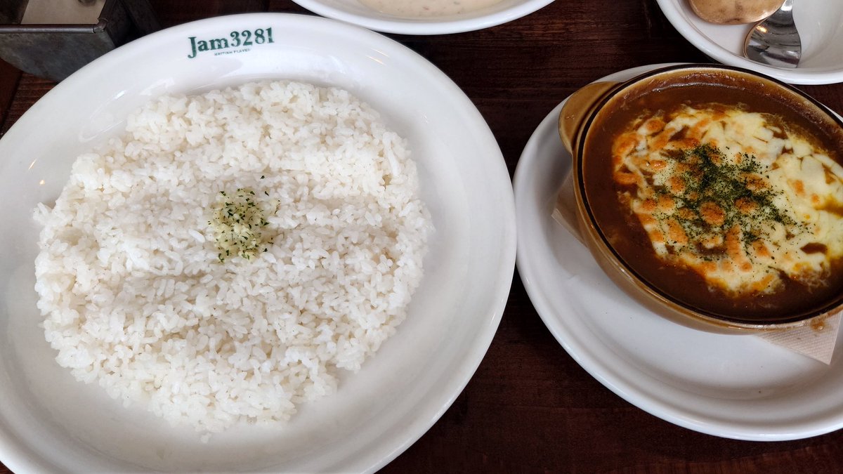 sidewinder8141's tweet photo. ひる
ウィークリー #ふじみ野 ベーイ>∞<
ランチセット(チーズカレー、サラダ、ジャムティー&ほくジャガ)
ドロっと濃い目、以外と甘い?…からのスパイス!🧀もトロットロ!
サイドも美味、充実のランチ✨
1940円
やー「火曜🍛も良いわよね!🥳」モグモグ
#ふじみ野
#Jam3281 https://t.co/G0eBlwlGf1