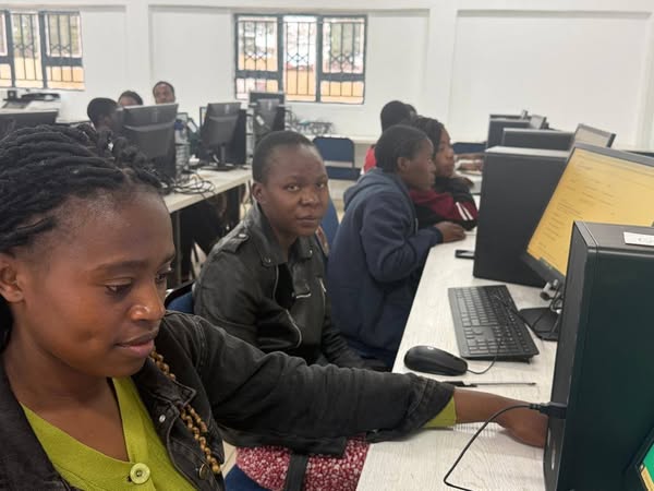 SimangalisoDub5's tweet photo. 1/2 The #Ruwa Innovation Hub continues to actively empower youths by equipping them with a comprehensive suite of essential life skills and cutting-edge digital training. This dual-pronged approach is meticulously designed not only to enhance individual capabilities but also to https://t.co/Of2NRfLLz6