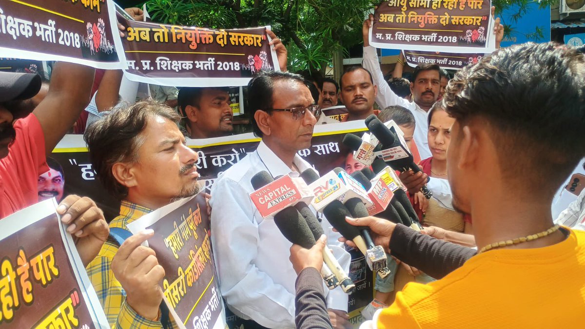 yuvahallabol's tweet photo. 7 साल से लटकी MP की शिक्षक भर्ती!
2018 में पात्रता पास, अब तक नियुक्ति नहीं!

🟥 80,000+ पद खाली
🟥 2237 माध्यमिक और 5935 उच्च माध्यमिक पद अब भी रिक्त
🟥 BJP सरकार मौन क्यों?

यह युवाओं संग अन्याय है!
#शिक्षक_भर्ती_2018_को_पूरा_करो
#MP_सरकार_जवाब_दो https://t.co/Bkp1qeLDMb