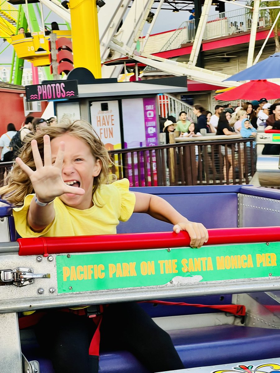 JenniferGimenez's tweet image. What an amazing Sunday funday at the #VeniceCanals, it’s such a cool place to go to, then we walked #VeniceBeach over to @santamonicapier and Kenzie went on all the rides, I went on a few. Our day was filled with laughter, fun, happiness, bumping into friends and just truly