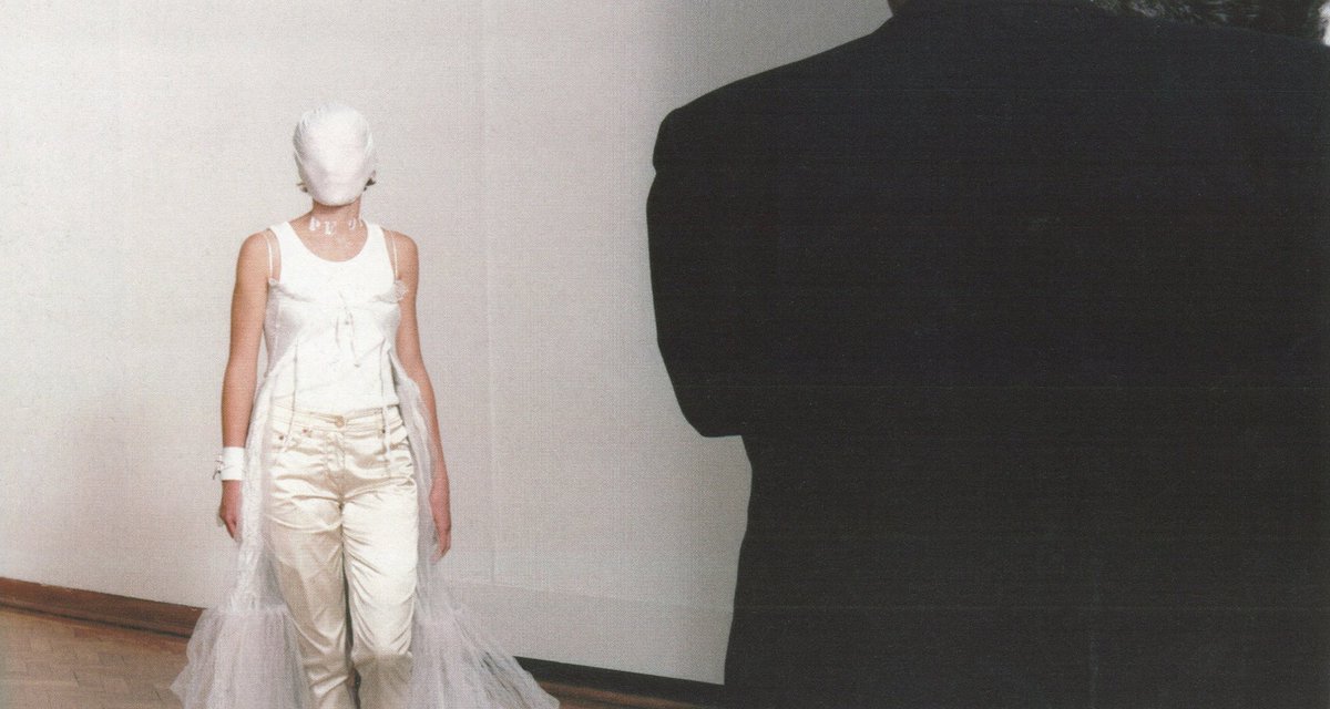margielace's tweet photo. pictures from maison martin margiela’s performance at the palace of fine arts in brussels, 1995 https://t.co/ggUUQ8m9Xq