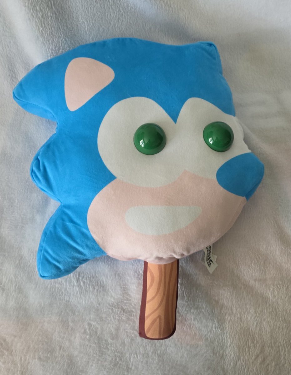 PlushieADay's tweet image. Sonic ice cream bar plush!
- Released in 2024 by Sega and Jakks Pacific
- Was available exclusively at GameStop stores and the plushie itself is scented!!!
- A sweet treat and an even sweeter plush (hope it doesn’t melt 😅)