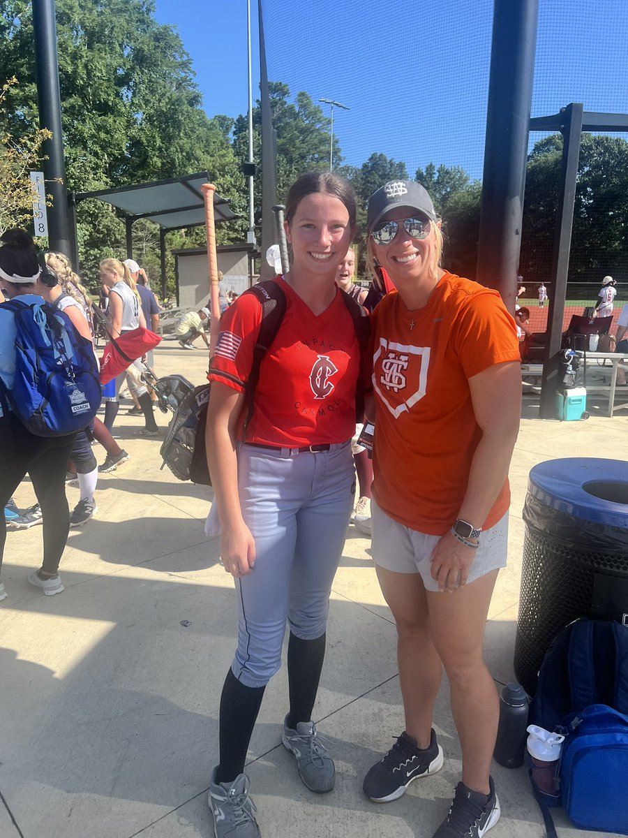 madi_hartline2's tweet image. So glad I got the chance to talk to @HansonMolls2 and get a picture, thank you so much! I also threw a perfect this past weekend at the Heart of Dixie Exposure along with another good game!
@impactcaymol @caymolheatherly @SBRRetweets @CoastRecruits @DirectRecruits @gatorjack72
