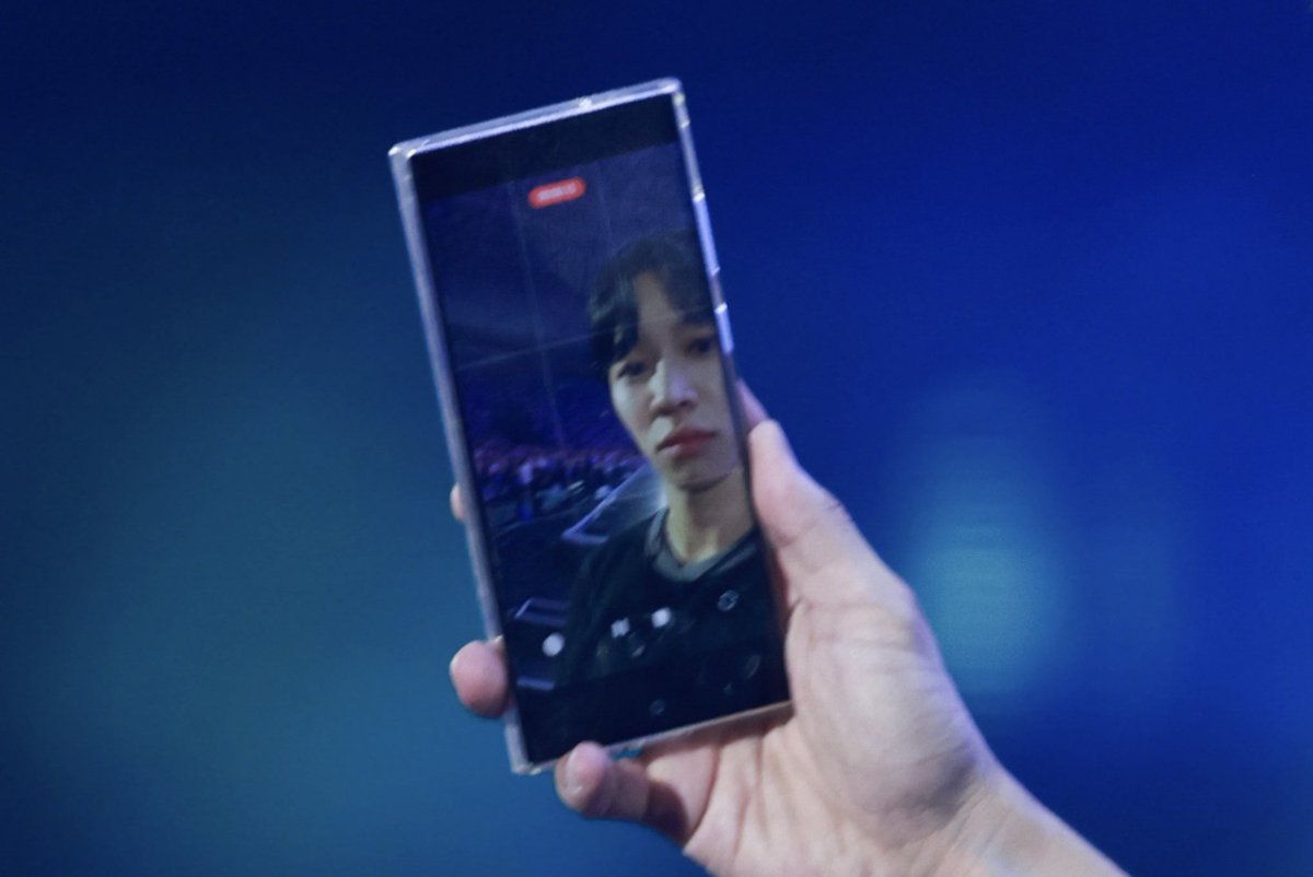 MinJuan0315's tweet image. HIGHLIGHT LIVE 2025 [RIDE OR DIE] DAY 3
셀카를 잘 못 찍는 것 같은 기광 오빠 ㅋㅋㅋ
#HIGHLIGHT #BEAST #LEEGIKWANG #李起光 #이기광