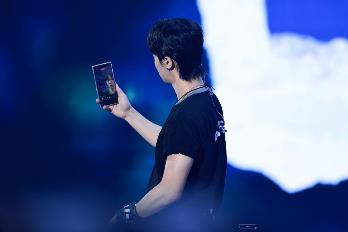 MinJuan0315's tweet image. HIGHLIGHT LIVE 2025 [RIDE OR DIE] DAY 3
셀카를 잘 못 찍는 것 같은 기광 오빠 ㅋㅋㅋ
#HIGHLIGHT #BEAST #LEEGIKWANG #李起光 #이기광