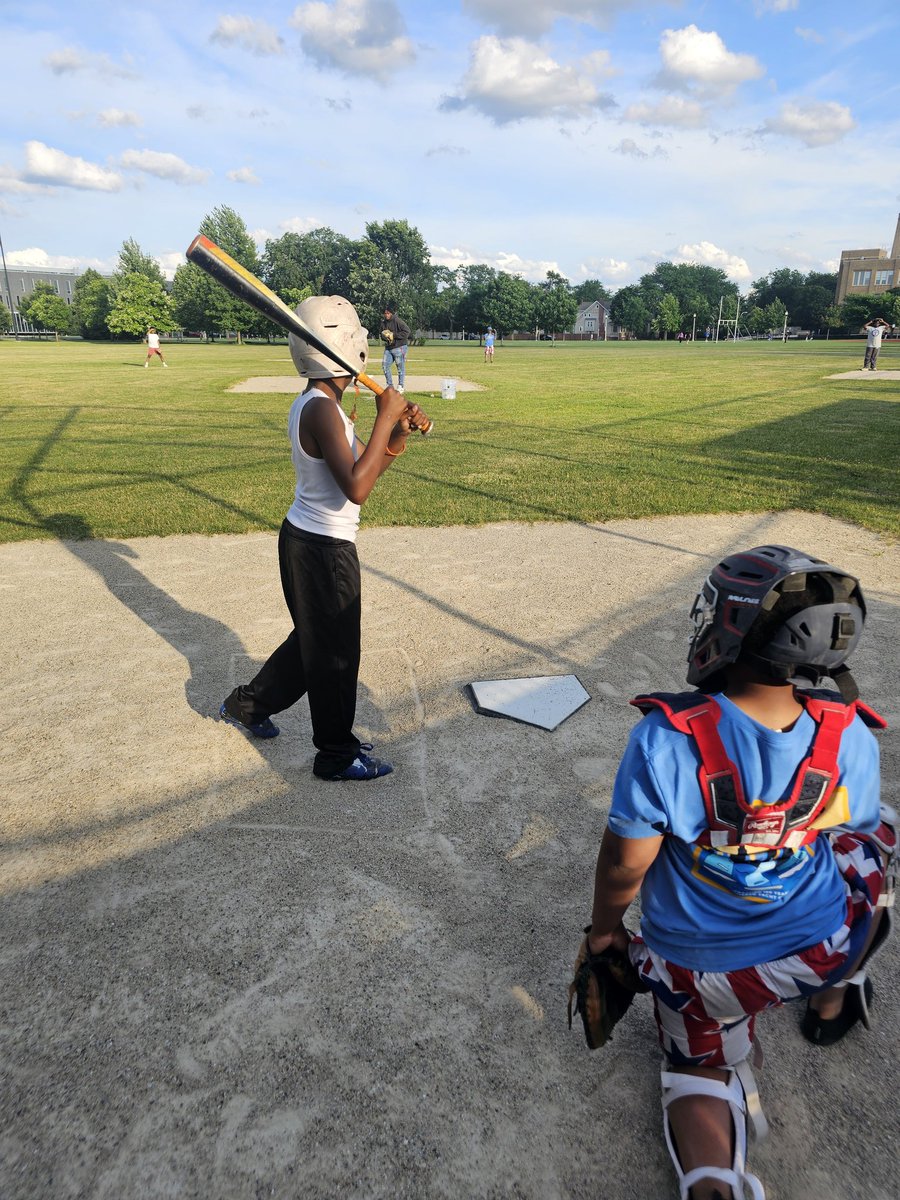 LavontSr's tweet image. Tomorrow, I face off for the 2nd time this season against my namesake (Jr). He beat the crap out of me the first time. We&apos;ve gotten a bit better. Patriotz vs. Monarchz round 2. Father vs. Son💪🏾⚾️😂😂😂