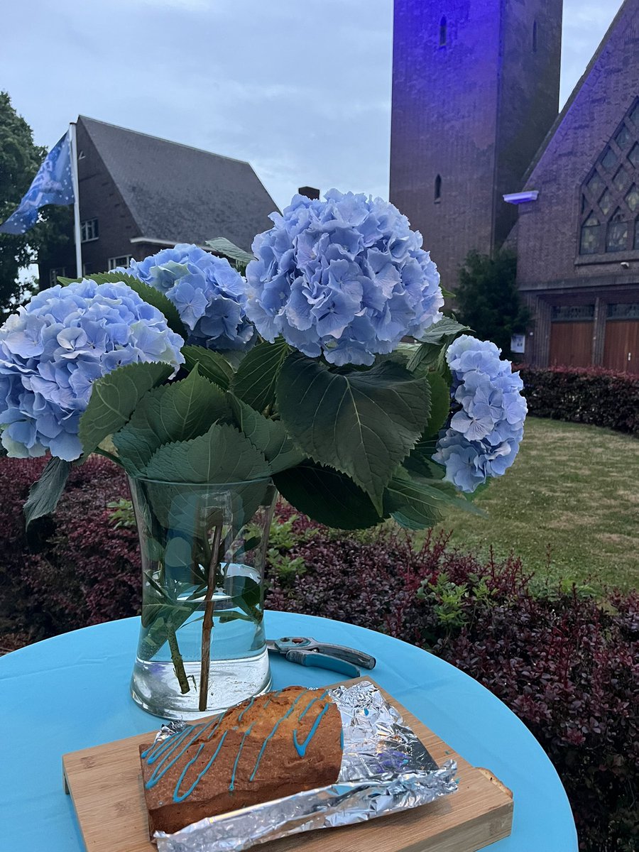 #BlauweDinsdag is begonnen! 💙💙 Vanmorgen om 5.30 uur gestart in #Oosterhout met de ontvangst van de eerste wandelaars van de  #4daagse nu door naar #Elst <a href="/Gem_Overbetuwe/">Gemeente Overbetuwe</a>