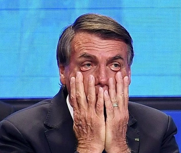 veronicalima_ve's tweet image. Bolsonaro está cada vez mais perto da PRISÃO!
A Procuradoria-Geral da República protocolou o pedido de condenação de Bolsonaro e outros réus pela trama golpista.
O inelegível vai parar atrás das grades!