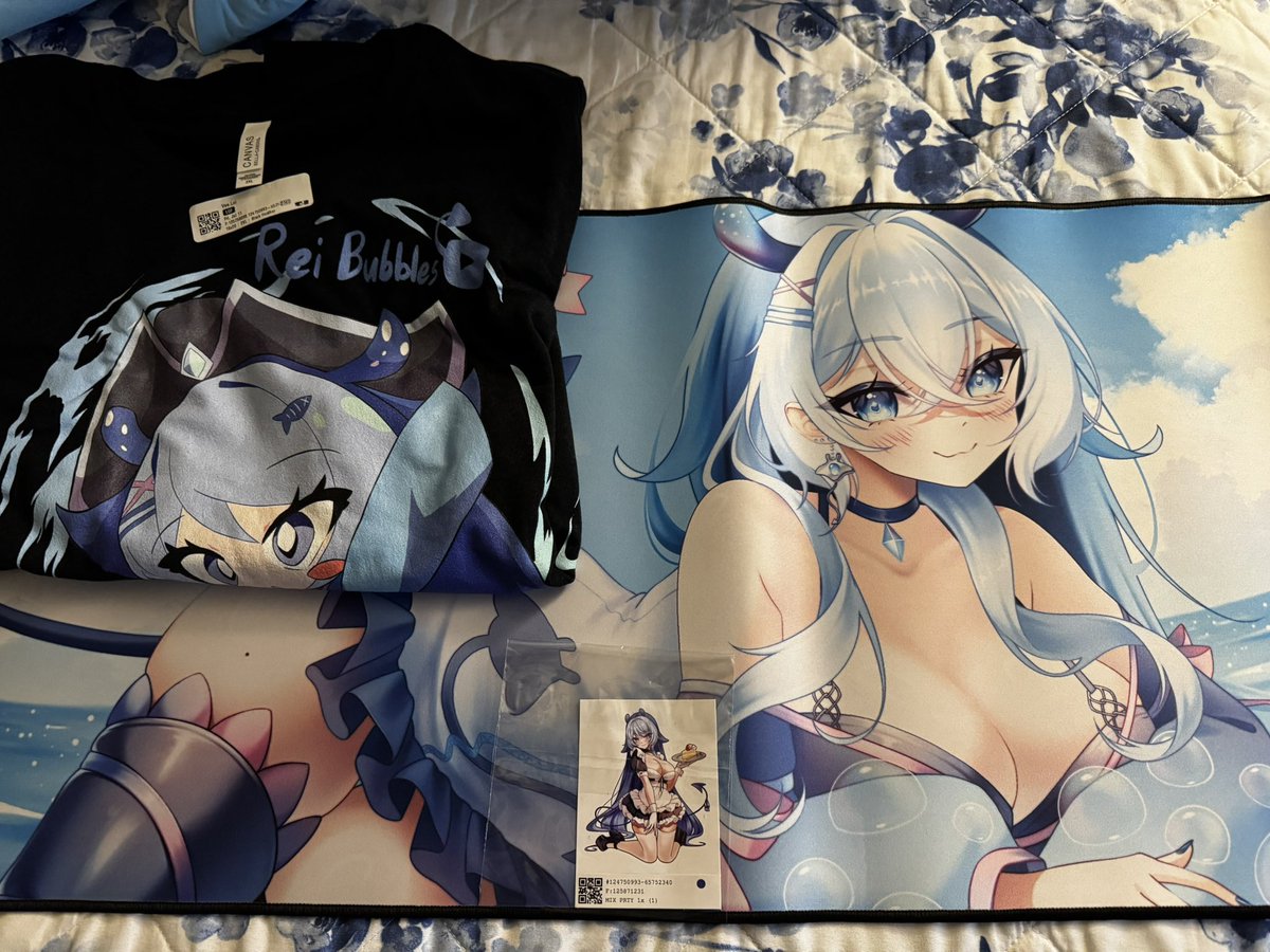 I’ve gotten my <a href="/itsreibubbles/">Rei ♡ Stingray Vtuber 💙🌊</a> merch today and I have to say I love it!! Thank you so much <a href="/VeeLolMerch/">vee.lol</a> it’s a pleasure doing business with you and my favorite stingray Rei Bubbles! 💙💙💙