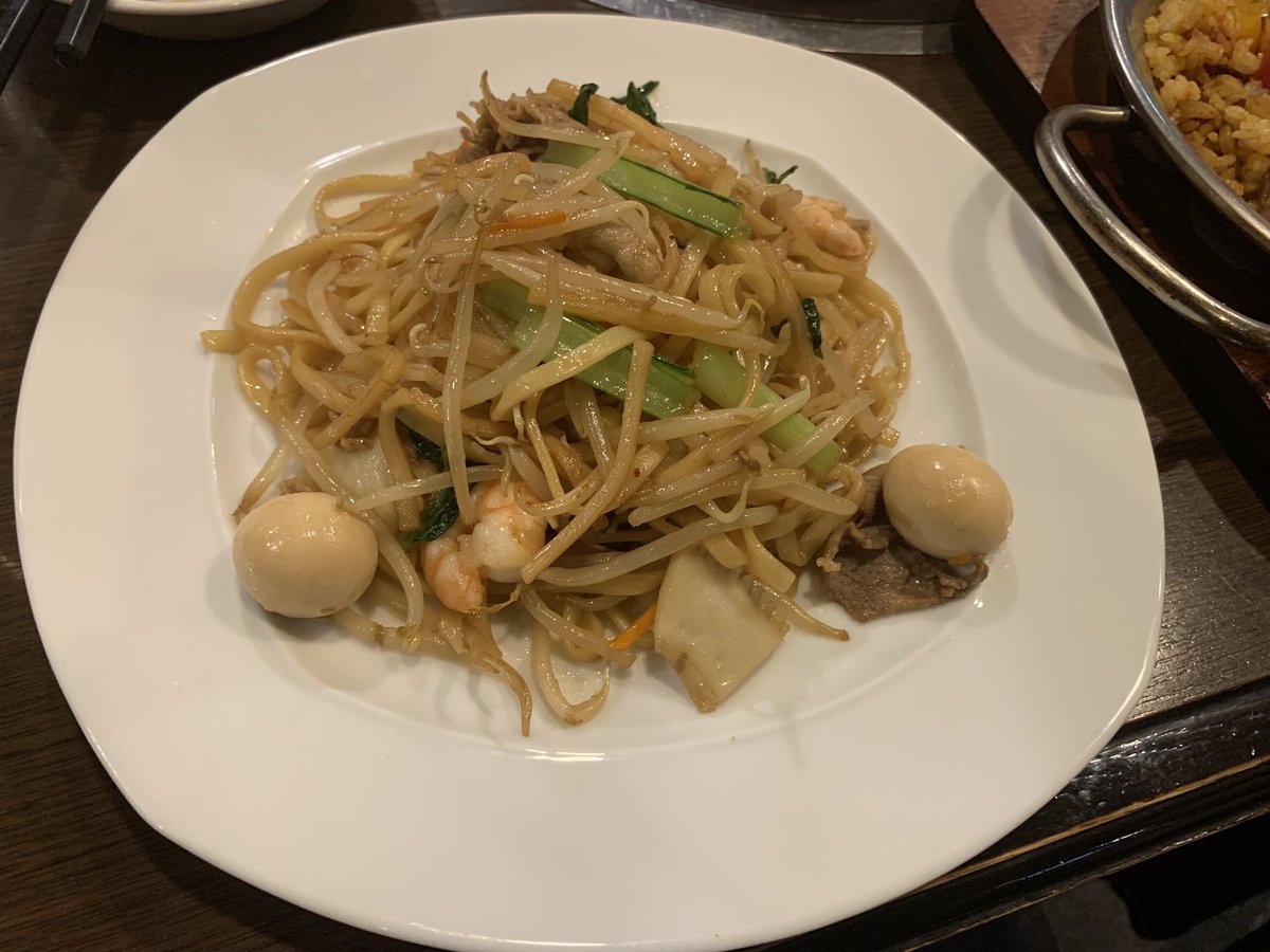 todo184's tweet image. ニューミューヘン茨木店 大阪府茨木市永代町
軽く飯しながら仕事の話
ていうか結構忙しいな、このお店
店出る時に唐揚げが有名なんやーって気づいたけど、もう腹一杯や笑
からあげおいしそうやったなー!
次たのもう笑