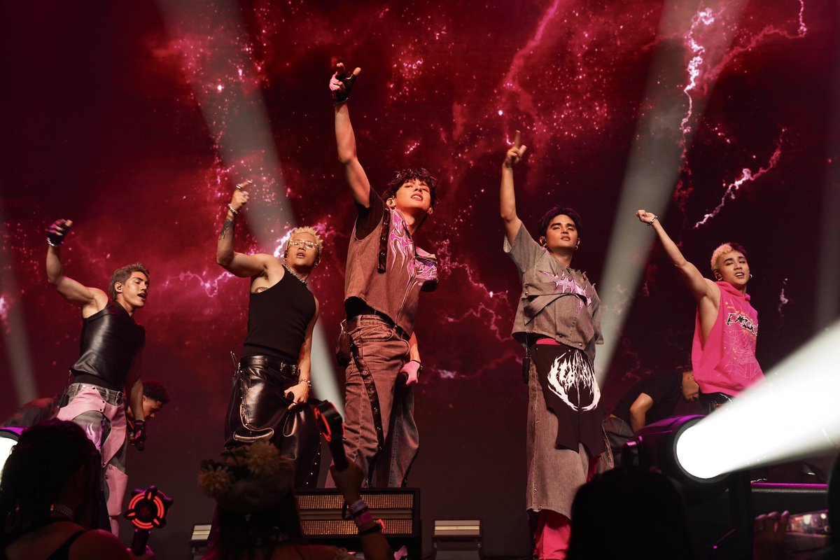 starmediaentPH's tweet photo. LOS ANGELES, you were PHENOMENAL! 🔥 What an electrifying show—don’t you agree? Maraming, maraming salamat for being part of the Simula at Wakas Tour at the Grove of Anaheim!

📸 Meet & Greet photos will be uploaded soon—stay tuned!

📍Next stop: TORONTO! We can’t wait to see you on July 18 at The Arena at Pickering Casino!

Photo Credits: Sky Sia / Tony Garcia / Katie Ortiz

#SimulaAtWakas #SB19 @SB19Official 
#SB19SimulaAtWakas #SB19SaW
#SaWWorldTour #SaWWorldTourLosAngeles