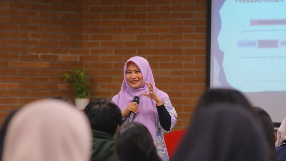 bpreneurr's tweet photo. Setelah itu, rangkaian acara dilanjutkan dengan seminar yang bertemakan “Smart Money Moves: Navigating Personal Finance for a Secure Future.” Di seminar ini, para peserta mendapatkan insight tentang pentingnya investasi dan cara manajemen keuangan pribadi dengan baik😆 https://t.co/iU0JLpBR9M