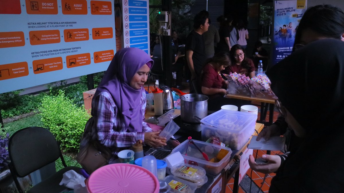 bpreneurr's tweet photo. Sebagai penutup, kita juga ngadain Bazaar UMKM dengan tema yang dilaksanakan pada tanggal 9-11 Juni 2025 di Plaza Syahdan dengan tenant-tenant yang menarik dan bervariatif mulai dari dimsum mentai, tanghulu, milk tea, dan bahkan ada press-on nails &amp; perhiasan lainnya juga loh!🛍️ https://t.co/UtK8EQMqV0