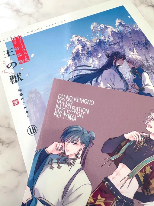いいもの届いちまったぜ… 特装版だぜ… 一足先にチェックさせてもらうぜ… いいぜ…いいぜぇ… 本当に素敵にデザインしてくださって、ケースがオシャなんです… 18巻が飾り窓から見えるんです…