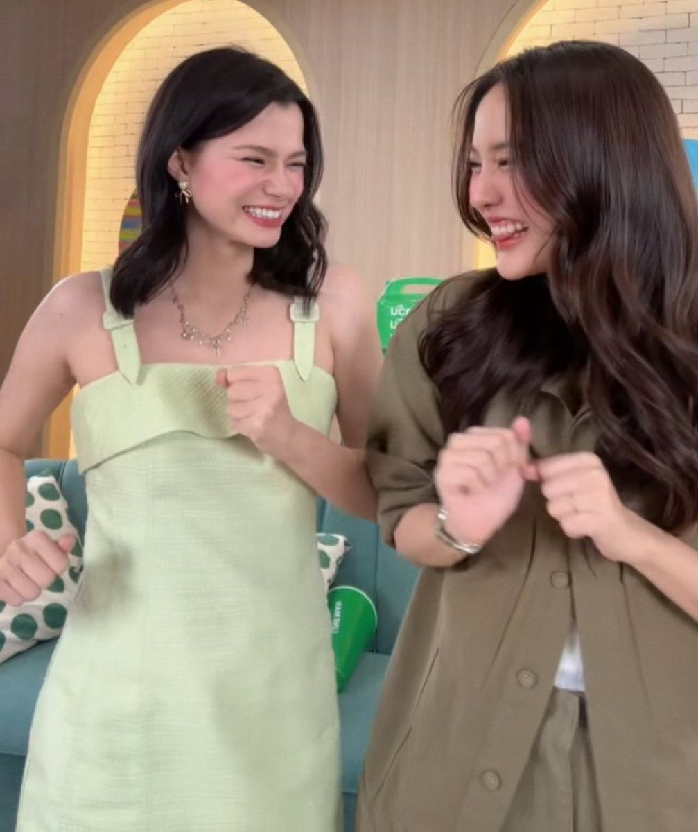 รอยยิ้มพวกเเกมันน่ารักมากๆเลยน้าา 

FREENBECK LIVE LINE MAN
#LINEMANถูกสุดทุกวันxFB
#ฟรีนเบค #FreenBecky
#srchafreen #Beckysangels