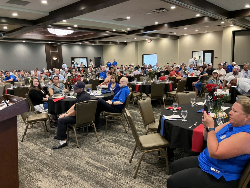 thauserkstp's tweet image. A great night raising money for Burnsville Police and Fire Foundation. Burnsville Fire Chief BJ Jungmann and Deputy Police Chief Matt Smith talked about how the two departments have grown closer since two police officers and one firefighter/paramedic were shot to death in 2024 🙏