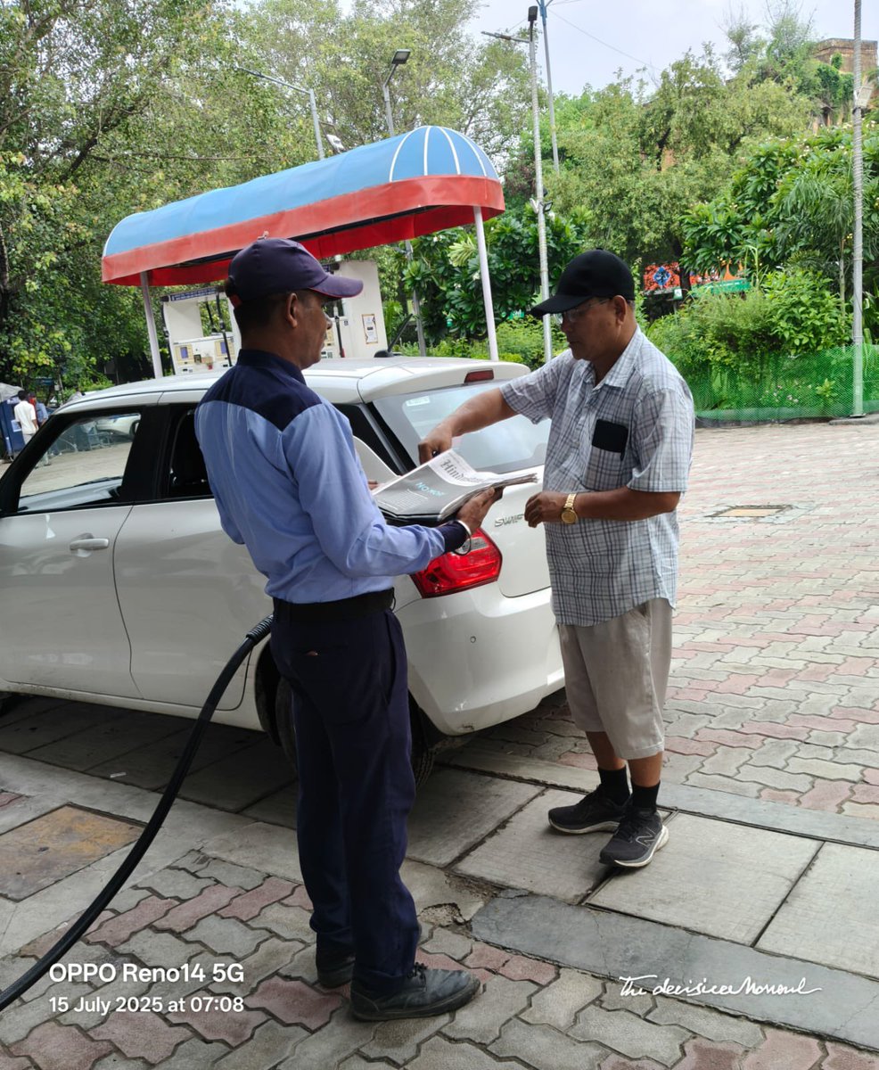 SSpanchshila's tweet image. A calm Tuesday morning, raindrops on windshields, and thoughtful service at Panchshila. ☔🚗
From chilled water to a sweet treat and your daily read, it’s the little things that brighten a rainy day.

#ProjectAbhyuday #HPCL
@HPCL @hpcl_retail @hardik_HPCL @BanaySingh07 @Rg03Goel
