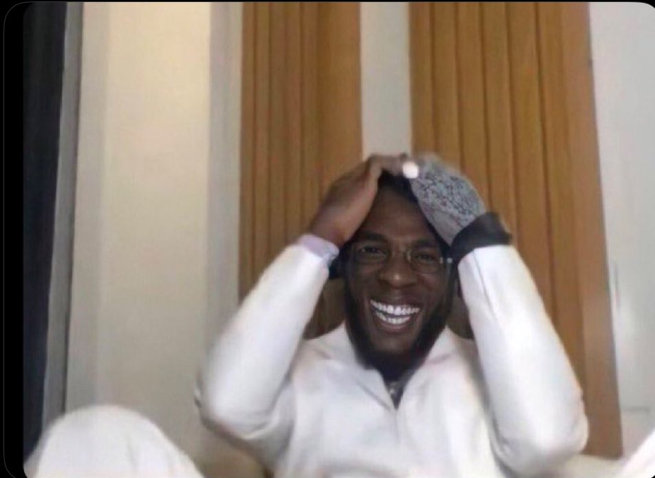 Teacher: what’s your favorite drink 🍹?

Student: Schweppes 

Teacher: spell it

Student: aaaah no i coke😂