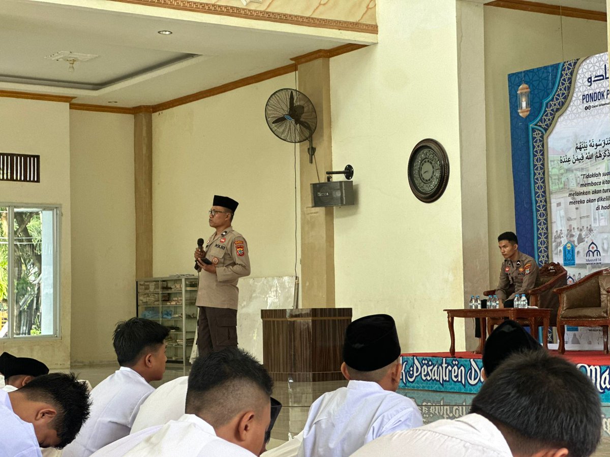 aguscops's tweet photo. Giat sambang sekolah sekaligus memberikan pembekalan materi tentang BELA NEGARA dan PESANTREN yang tertuang dalam Undang-Undang Nomor 18 Tahun 2019 tentang Pesantren kepada murid/santri baru. https://t.co/j4seeclMBw