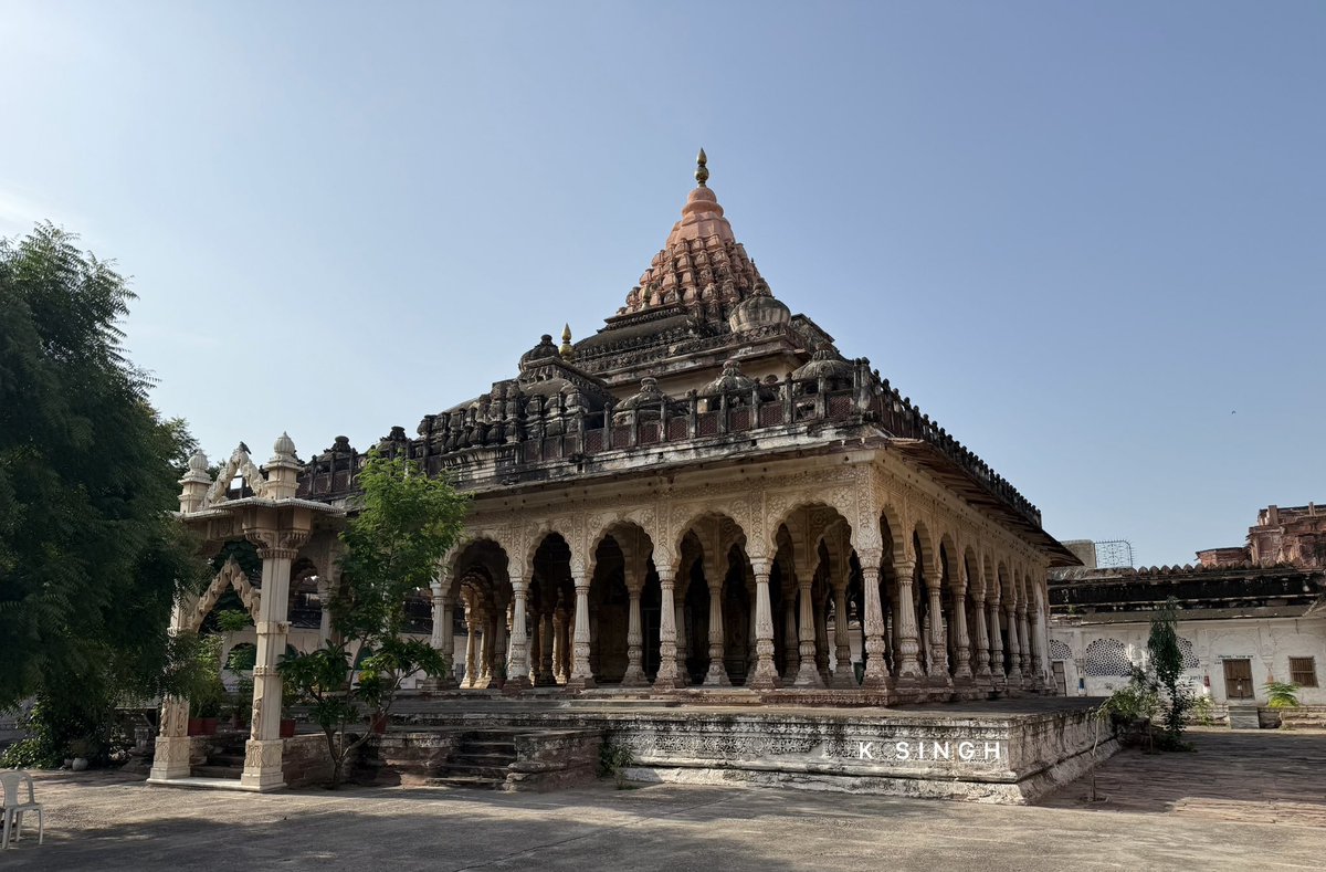 Apa Bhonsle, the deposed Maratha chief of Nagpur and a declared enemy of the British, was granted asylum by Maharaja Man Singh of Jodhpur, despite opposition from the British. Bhonsle lived in the Mahamandir complex for over a decade until his death on 15 July 1839.