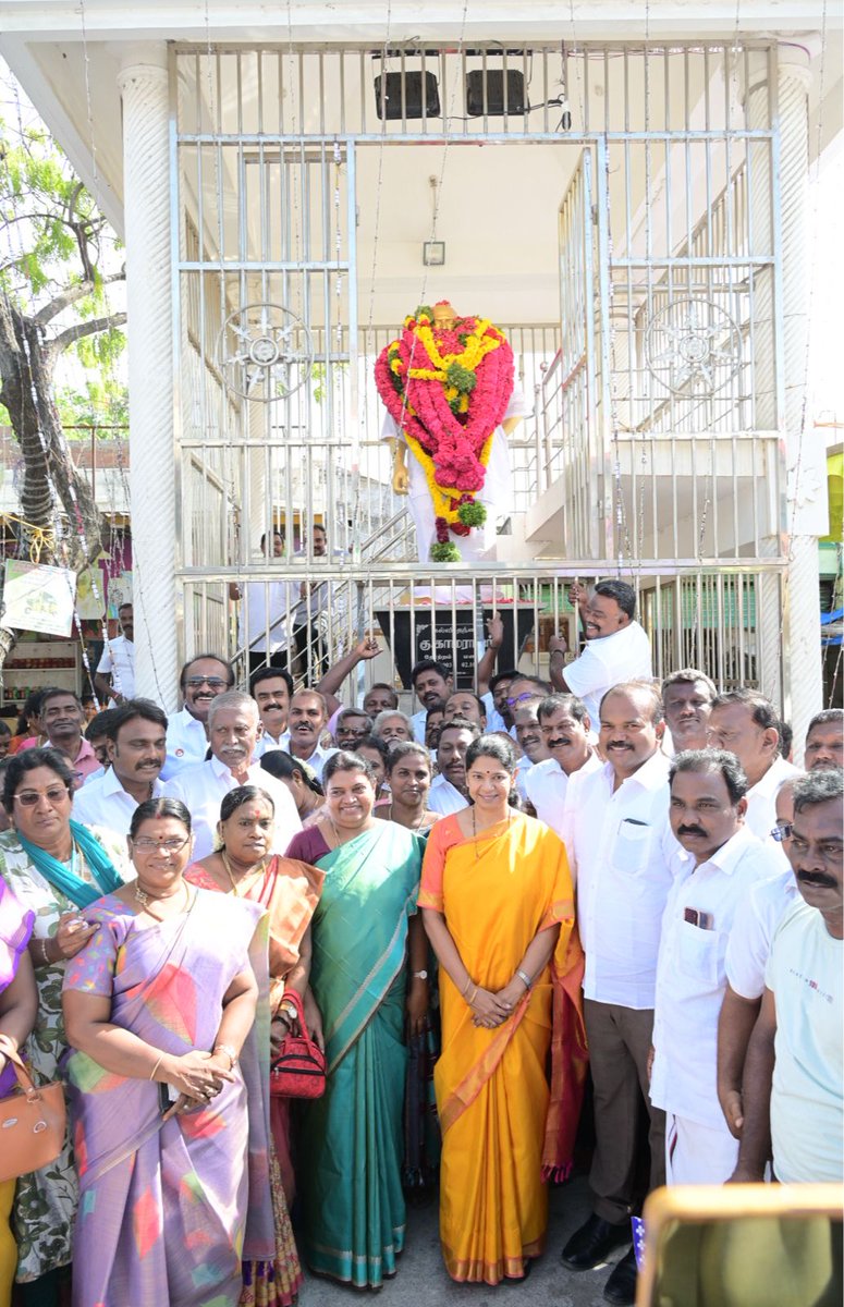 KanimozhiDMK's tweet image. தூத்துக்குடி வ.உ.சி சந்தையில் அமைந்துள்ள பெருந்தலைவர் காமராசர் அவர்களின் திருவுருவச் சிலைக்கு மாலை அணிவித்து மரியாதை செலுத்தினேன்.
உடன் அமைச்சர் திருமிகு. @geethajeevandmk, மேயர் திரு. @Jeganperiyasami, துணை மேயர் திருமிகு. ஜெனிட்டா செல்வராஜ் உள்ளிட்ட பலர் கலந்து கொண்டனர்.