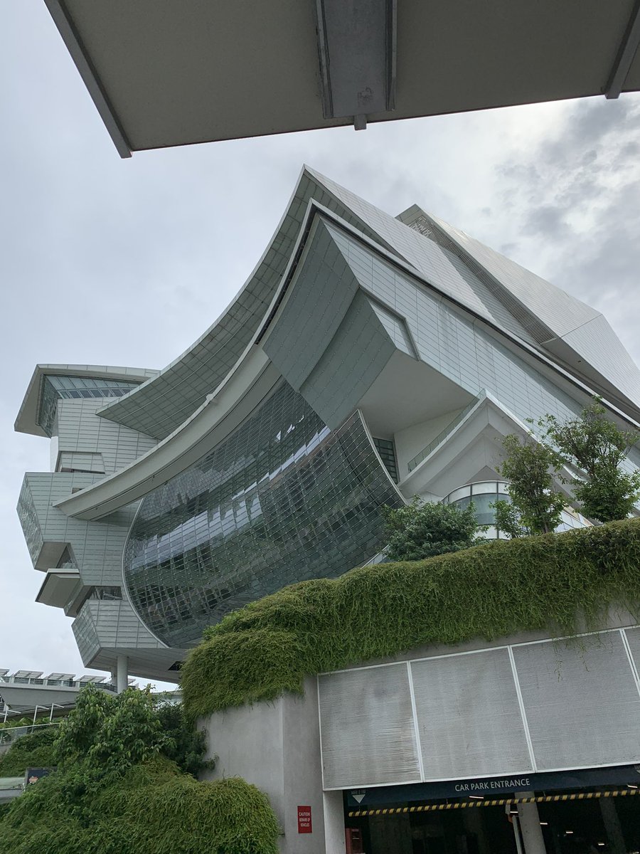シンガポールの会場。
2021年にシンガポール国立大学行ったときに見たことがある。すごく立派な建物だった。