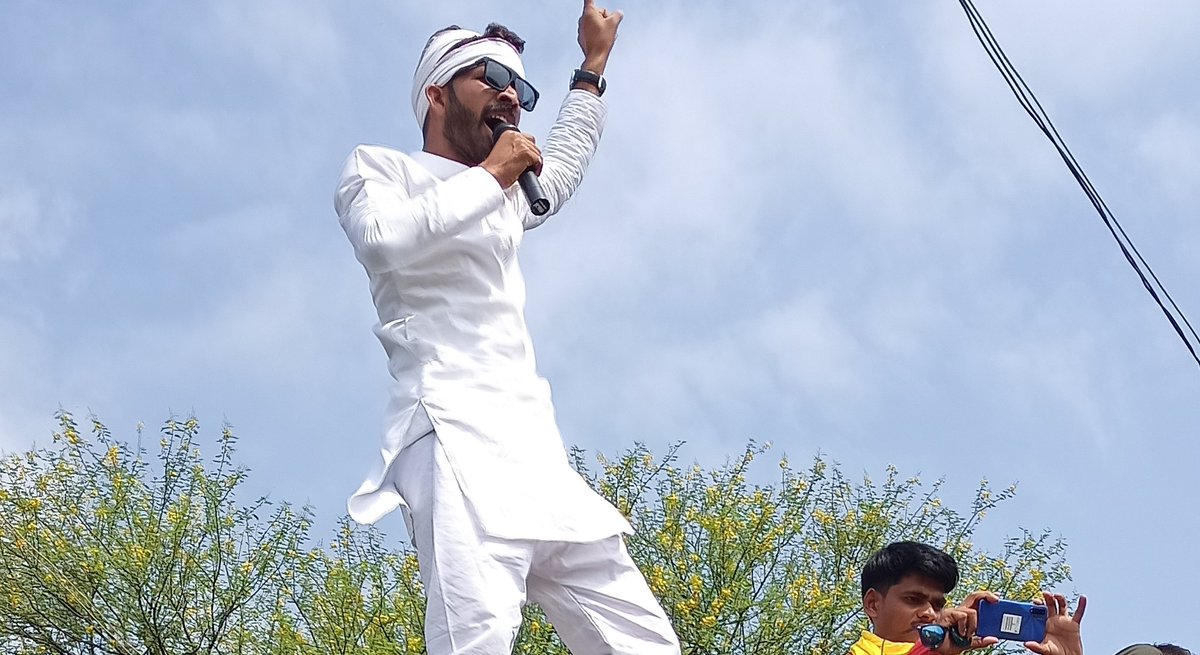 अगर हम नहीं लड़े,
तो हमारी आने वाली पीढ़ियाँ
अपनी ही बोली को अजनबी समझेंगी!
#हमारी_मांग_भीलप्रदेश