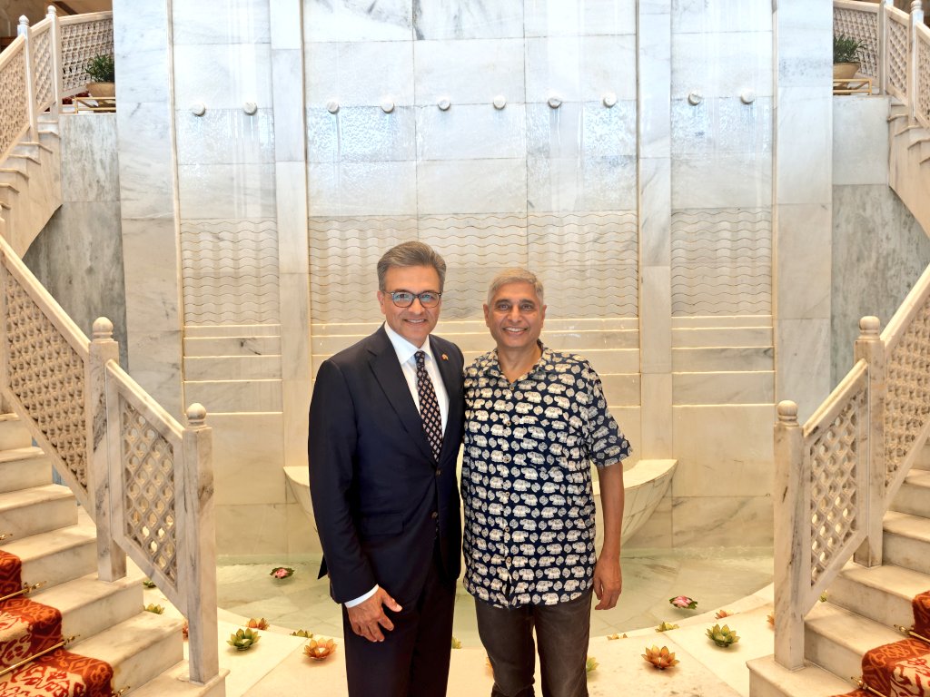 VikasSwarup's tweet image. Great catching up with @goldyhyder, President & CEO of the @BizCouncilofCan. Always value his sharp insights on the global economy and the evolving contours of India–Canada business ties. 🇮🇳🤝🇨🇦