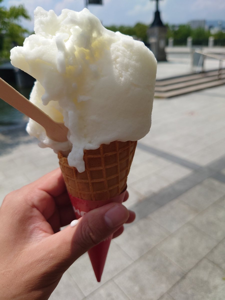 田中くんはいつもけだるげの聖地巡礼なう。写真は通行人のモザイク処理などをするので後ほど
とりあえずさっき食べたレモンジェラートとこれから食べるお好み焼き屋の写真