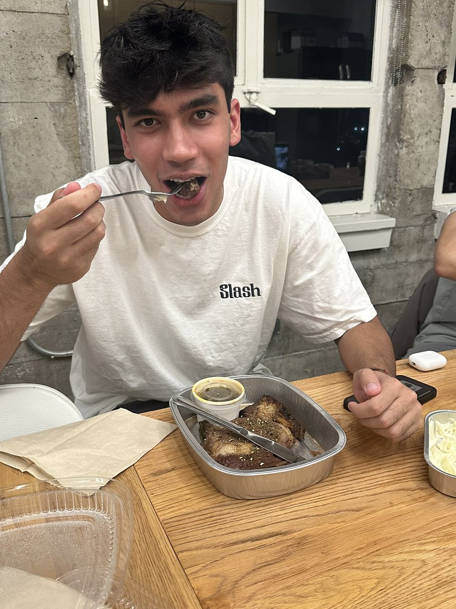 z54deng's tweet image. Our intern @amranhudda just ordered a $60 prime rib on a slash card 😭